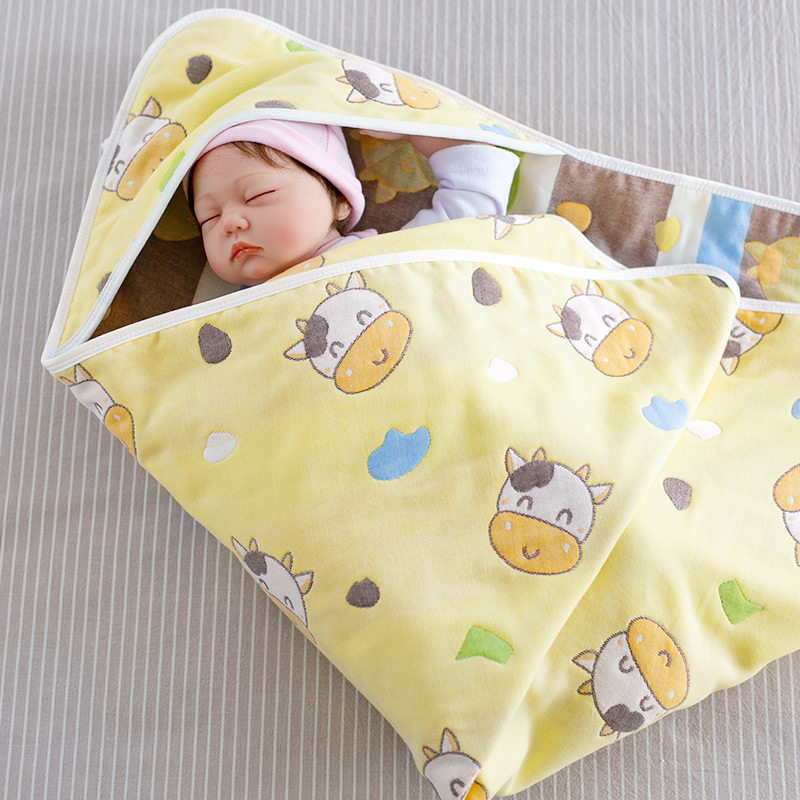Baby cow cotton gauze hugging by newborn baby wrapped wrapped by the delivery room wrapper wrapped in spring and autumn thin