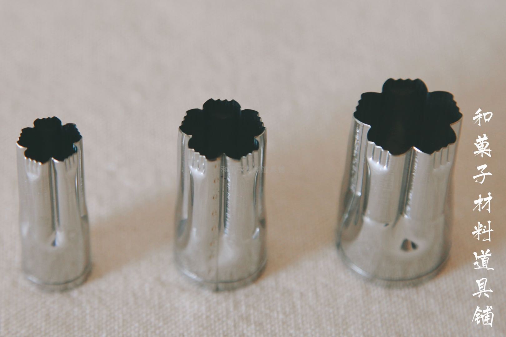 Spot and fruit caress Flower Cutting Die Turning Sugar Caressing Mold Caressing Flowers Biscuits Chomoto Macflower Suit-Taobao