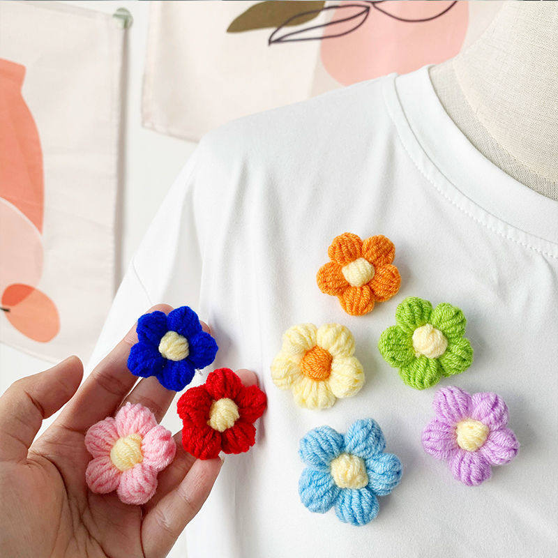 Cute little flower yarn hand-knit flower brooch small red flower clothes sweater decoration versatile pin accessories women