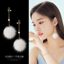 Net red hair-ball earrings supersensous five-pointed star flow Su 2022 Winter new earnail female furry otolified ear clip