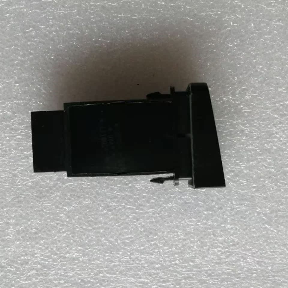 Wuzheng original accessories Wuzheng Aochi 1800 Aochi 2000 fog light switch H6 fog light switch 24 volts