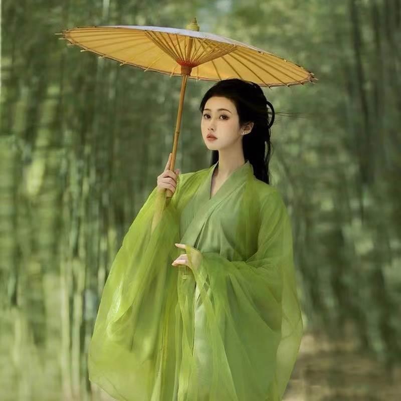 Oil-Paper Umbrella for Men and Women, Traditional Style, Rainproof and Sunproof, Practical, Made of Tung Oil, Ancient Handmade Umbrella, Classical Ceiling Decoration, Hanfu Umbrella