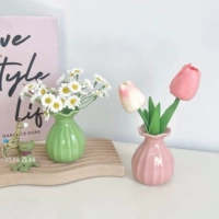 Как показано на картинке, имеется два комплекта маленьких ваз А.