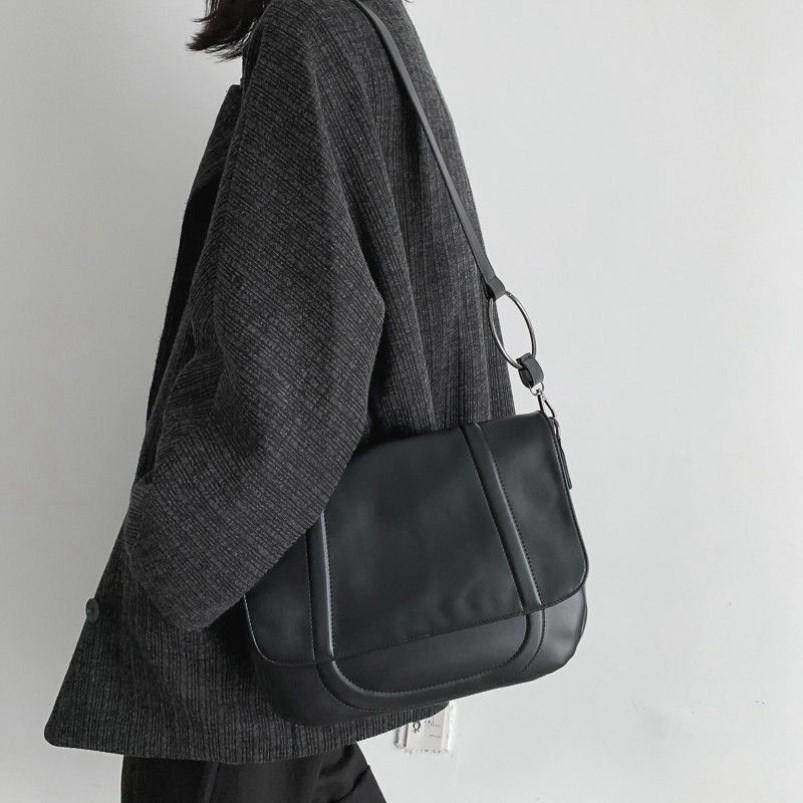 College girls bag class large-capacity 2021 trendy one-shoulder all-match ins student Korean version of the high-quality messenger bag