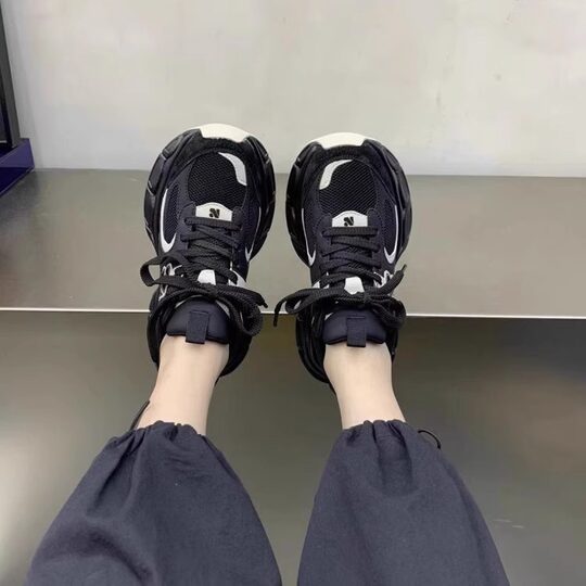 Thick-soled dad shoes for women in autumn and winter plus velvet 2025 new Korean version retro versatile mesh black casual sports shoes