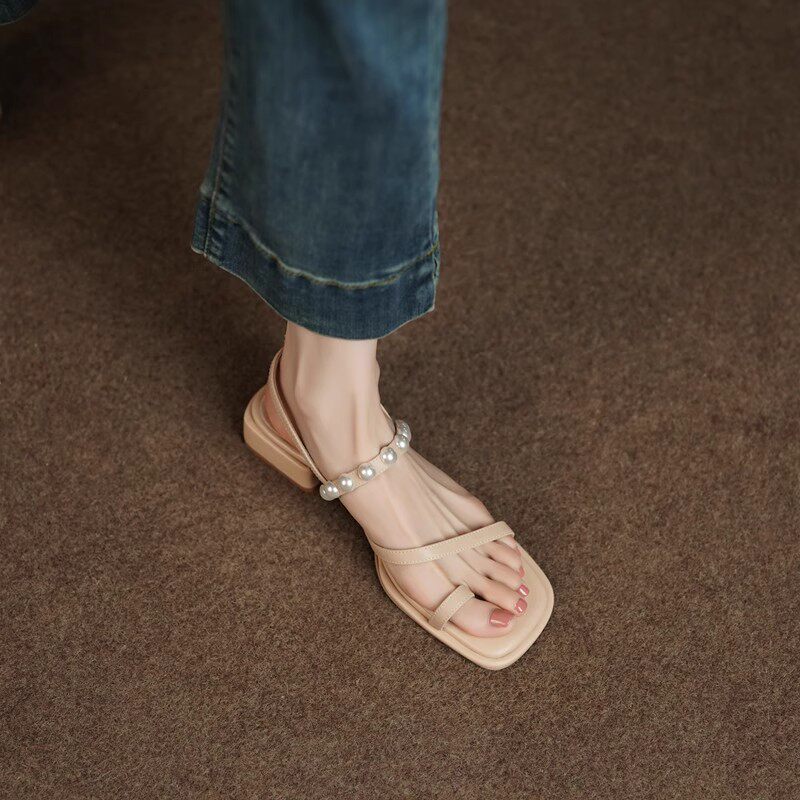 法式珍珠一字带夹趾凉鞋女2025夏新款真皮粗跟细带小众中跟仙女鞋