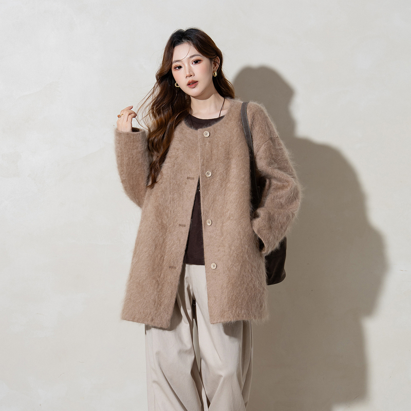 Women's Mid-Length Cashmere and Silk Fur Coat with Triple Brushed Wool, Round Neck, 2026 Autumn/Winter New Style Women's Mid-Length Cashmere and Silk Fur Coat with Triple Brushed Wool, Round Neck, 2026 Autumn/Winter New Style