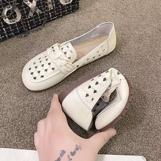 品牌清仓真软皮女鞋豆豆鞋软底舒适平底单鞋2024新款镂空洞洞凉鞋