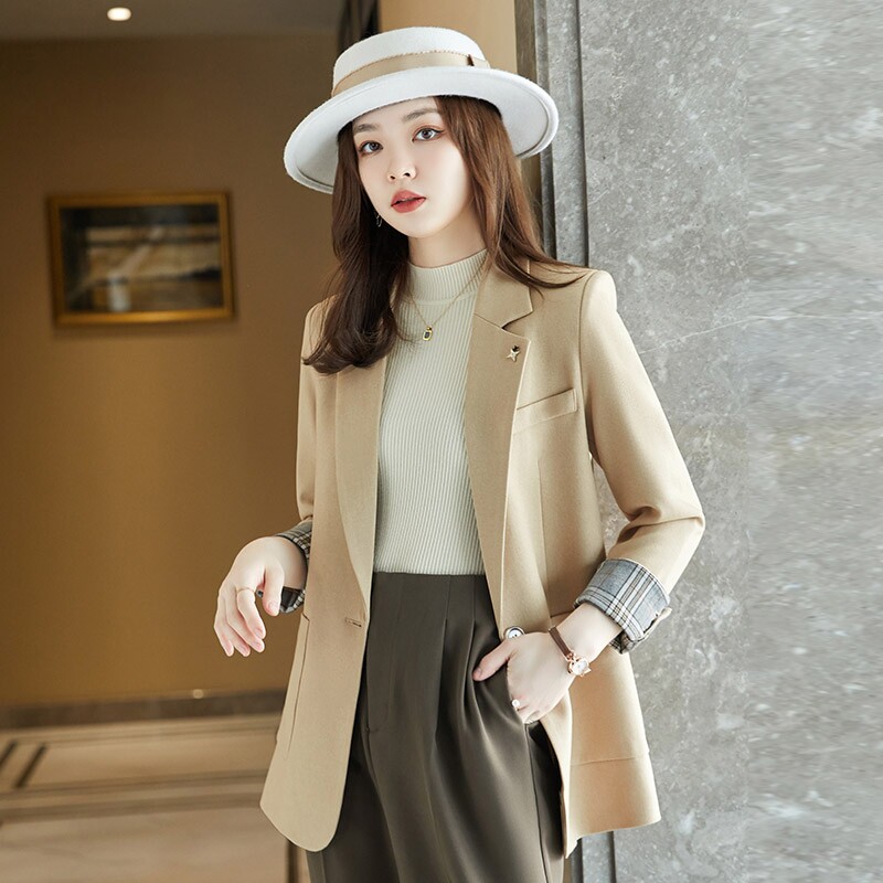 Small suit jacket women's spring and autumn 2022 new explosion style fashion temperament casual net red bomb street ladies suit top