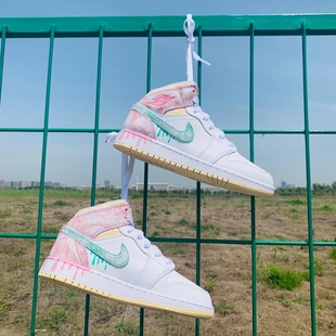AJ1冰淇淋白粉绿篮球鞋