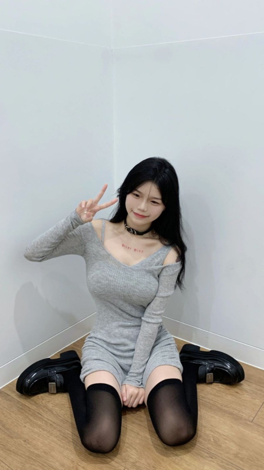 Hot girls fake two sets of harnesses one-piece dress and women's clothing autumn and winter sexy workout knitted inside a bottom bag hip skirt-Taobao