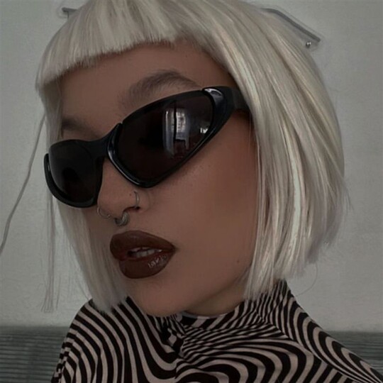 Millennial style futuristic technology sense sunglasses cycling anti-flying insect alien glasses men and women trendy cyberpunk sunglasses