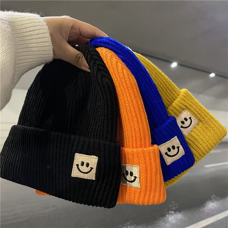 Japanese-Style Cute Smiling Face Knit Hat for Women, Autumn and Winter Korean Version, Warm and Versatile Ear-Protecting Beanie for Large Head Circumference