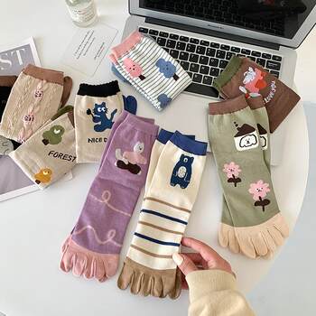 Women's split-toe pattern three-point field cotton mid-calf socks and five-finger socks