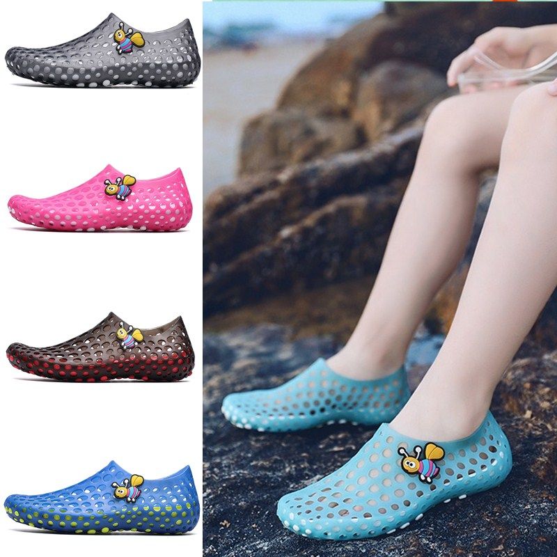 Children's beach shoes male and female summer soft soles waterfall shoes middle-sized children's sandals bird nest holes