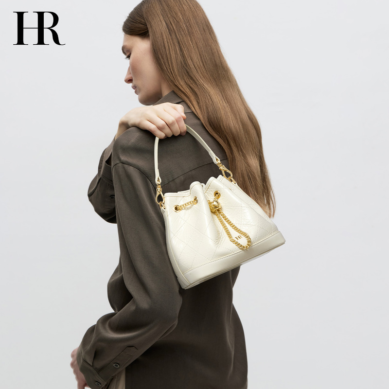 Hr Helena Women's Bag 2026 New Model Light Luxury Crystal Oil Wax Drawstring Quilted Small Chanel-Style Crossbody Shoulder Bucket Bag