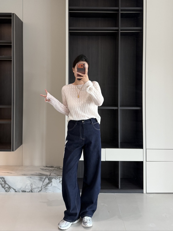 Vhen When26 Autumn and Winter Three-Color Scimitar Wide-Leg Slimming Jeans! Vhen When26 Autumn and Winter Three-Color Scimitar Wide-Leg Slimming Jeans!
