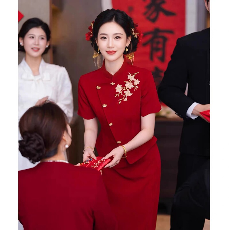 New Chinese-Style Red Two-Piece Cheongsam for Women, Bridal Toast Dress, 2026 New Model, Embroidered Wedding Dress, Slimming Cheongsam