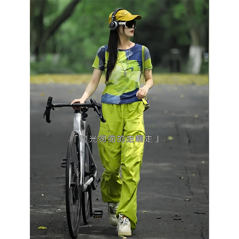 Summer Green Casual Sports Suit for Women, New Stylish and Youthful Two-Piece Set with Tie-Dye Short-Sleeve T-Shirt and Cargo Pants Summer Green Casual Sports Suit for Women, New Stylish and Youthful Two-Piece Set with Tie-Dye Short-Sleeve T-Shirt and Cargo Pants