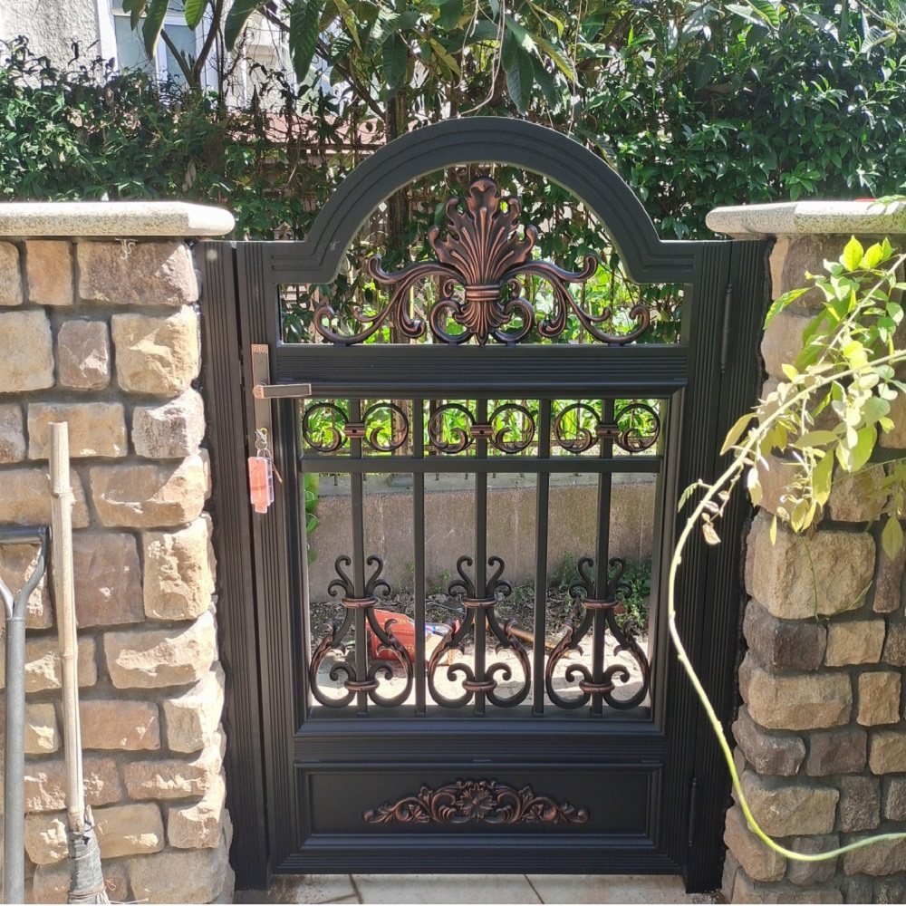 Aluminum Art Garden Door Villa Courtyard Small Doors Central European Style Single Open Entrance door Home Electric Aluminum Alloy Door Customisation