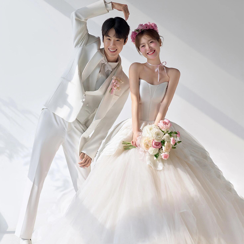 Photo Studio Photography Men's Clothing Suit Photo Wedding Photo Men's Photography Dress White Three-Piece Suit
