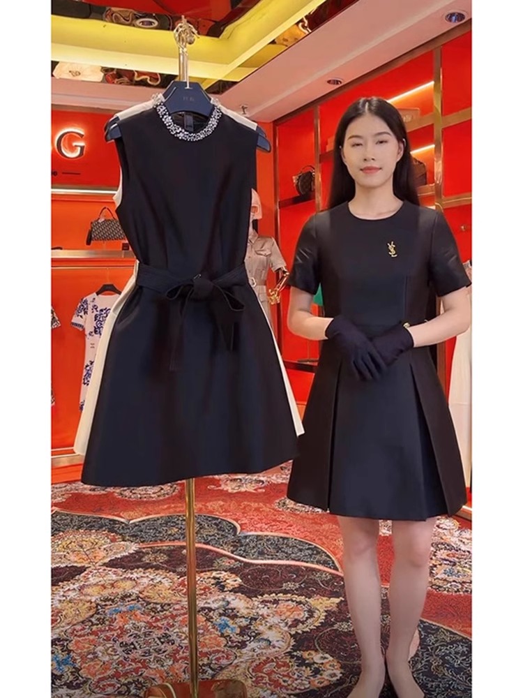 救命！这个条法式钉钻缎面裙让我正刚刚正在晚宴被追着问链接