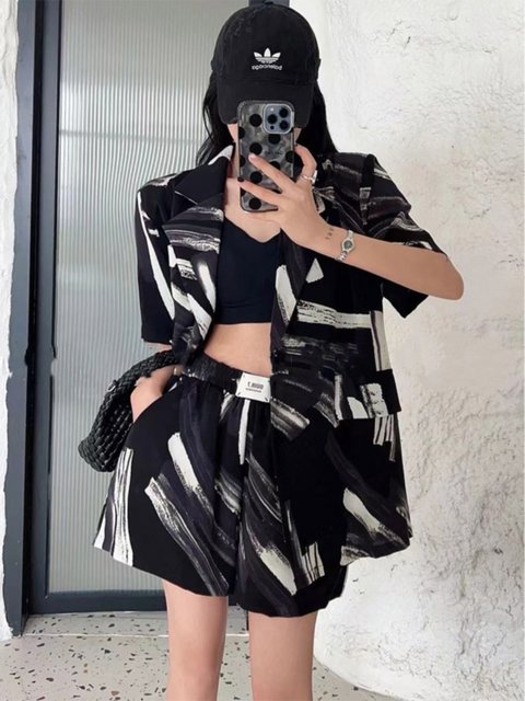Hong Kong Style Printed Short-Sleeved Suit for Women 2025 Summer Suit Collar Thin Jacket High-Waisted Wide-Leg Shorts Two-Piece Set for Women