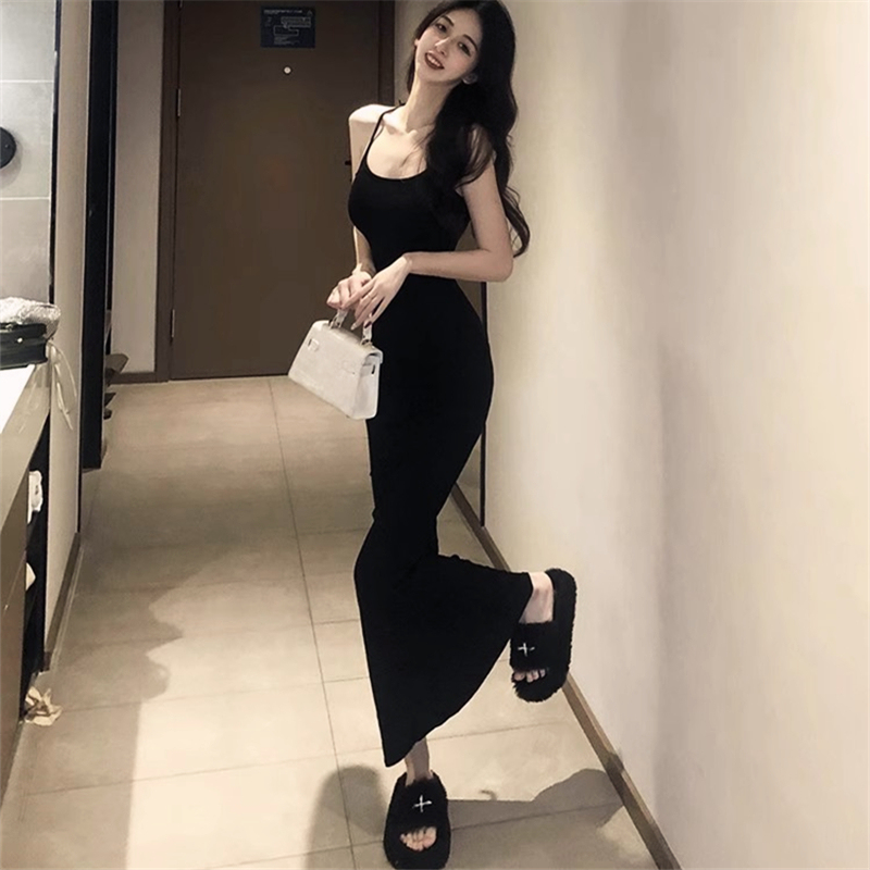Summer Black Backless Long Dress That Flatters the Figure, Slim-Fitting, Body-Hugging, Sexy Fishtail Strap Dress for Outerwear