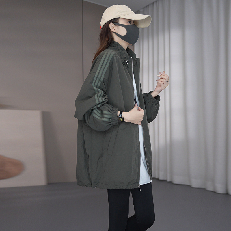 Shuoge Casual Stand-Up Collar Three-Stripe Color-Blocked Webbing Baseball Jacket with Slightly Wrinkled Texture Top 37011