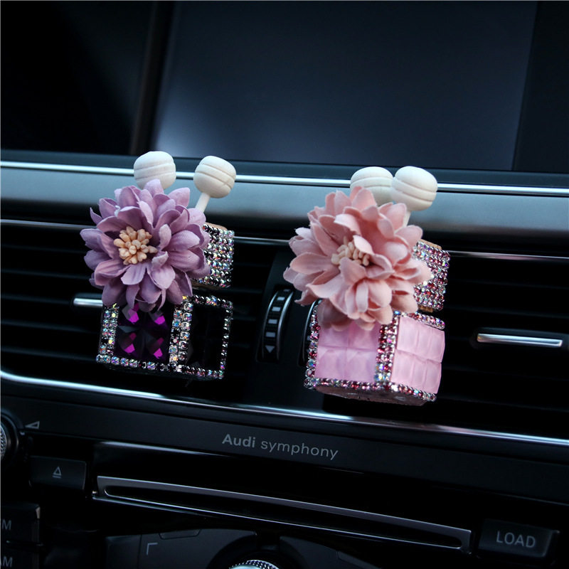 Car air outlet plaster inlaid with small bear aromas lavender with adorable on-board air conditioning Fragrance car Decorative Items Hem