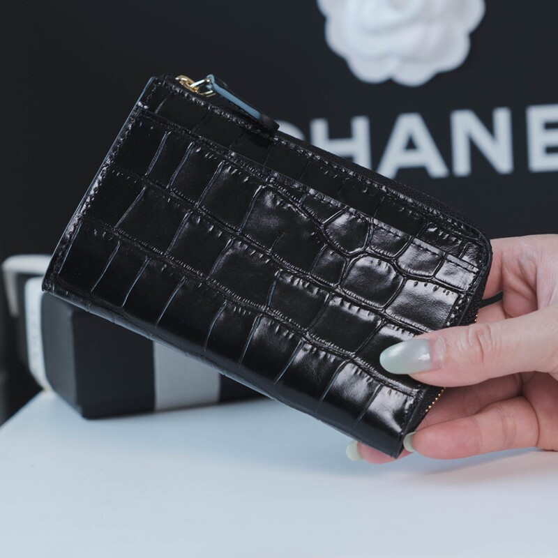 26 New Crocodile Pattern Leather Wallets, Card Holders, Document Holders, 80% off Passport Holders, Caviar-Colored Women's Wallets and Purses