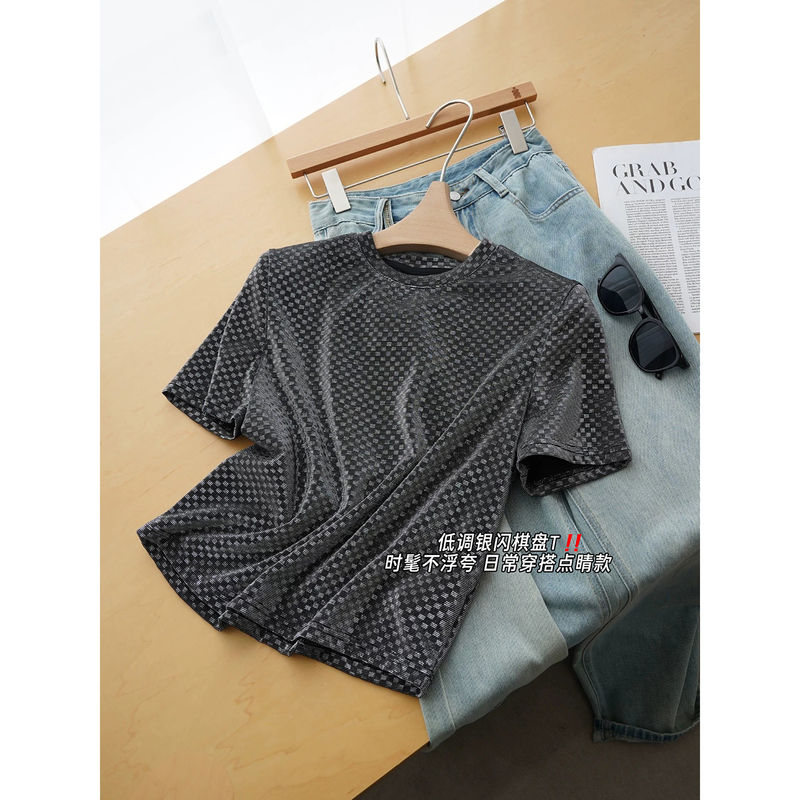 In Stock, Say Goodbye to 70% off! Bling Silver Sparkle! Fashionable Checkered Small Grid Shiny Silk Short-Sleeved T-Shirt for Women＜Uzzv064
