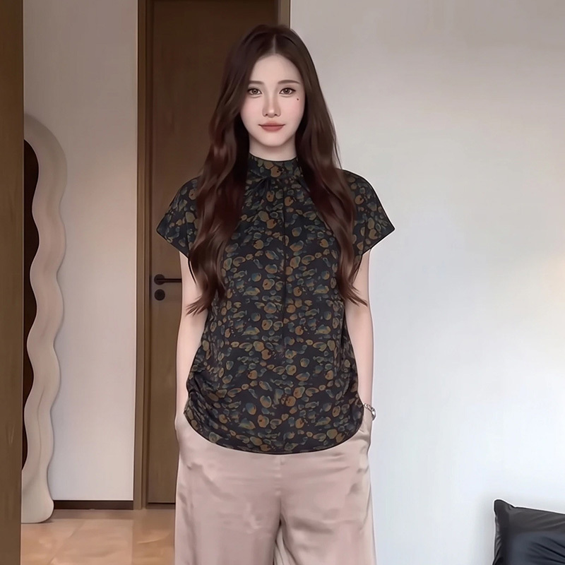 Purple High-End Casual Shirt for Women, Summer Design, Loose Fit, Slimming, Versatile, Casual Printed Blouse Purple High-End Casual Shirt for Women, Summer Design, Loose Fit, Slimming, Versatile, Casual Printed Blouse