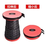 Пластиковый складной стул на открытом воздухе