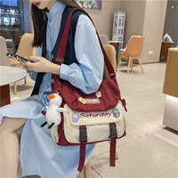 Красный значок, подвеска