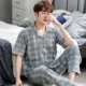 Đồ ngủ của nam giới ngắn tay mùa hè cotton mỏng cardigan sọc dọc thanh niên mùa hè nam giới dịch vụ tại nhà quần tây phù hợp với - Pyjama