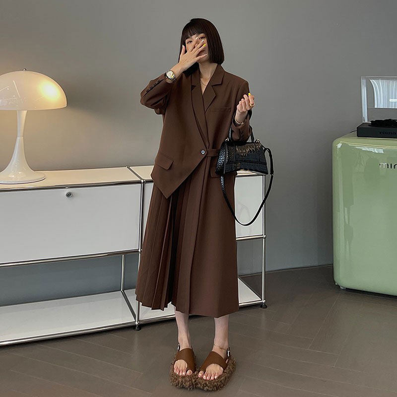 High-level sense café color fake two long style suit one-piece dress lady 2023 early fall new design sensation niche-Taobao