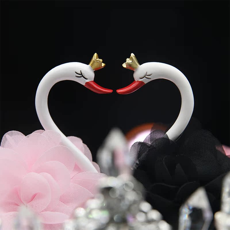 New Cake Baking Ornament Resin Swan Double Neutron Star Doll Pendulum Couple Dessert Table Scene Dress Up Spot