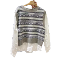 Clearance counters have withdrawn the cut-label fake two-piece tops for women with patchwork knitted vests and layered puff-sleeved shirts.