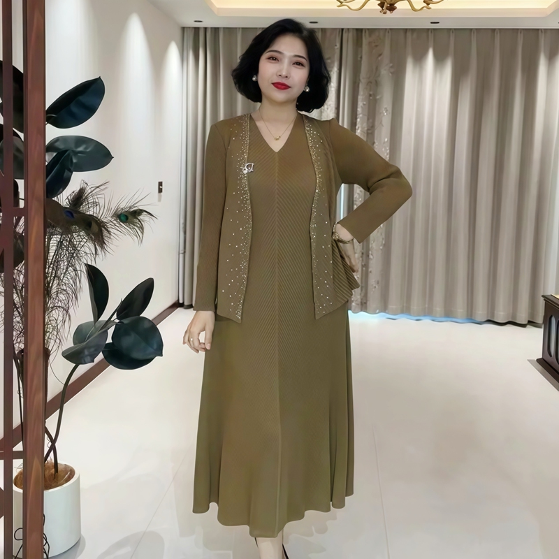 Fashionable Women's Pleated Dress for Spring and Autumn, High-End, Stylish, Stretchy, Middle-Aged and Elderly Mother's Elegant Faux Two-Piece Long Dress