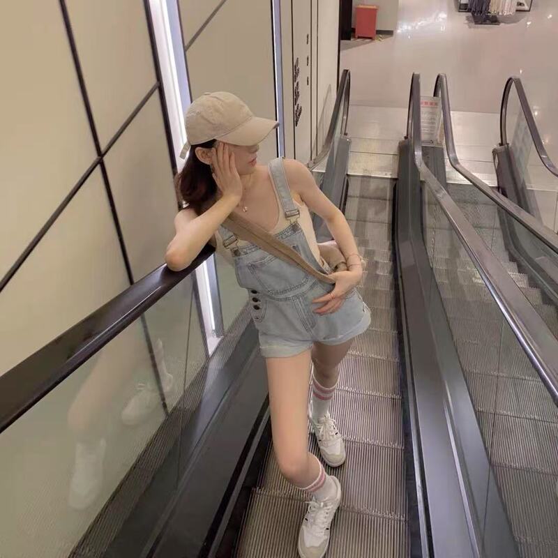 Sexy Retro Cute Age-Reducing Denim Overalls Shorts for Women, Summer Outfit for Petite Women, One-Piece Suspender Rolled Hem Shorts