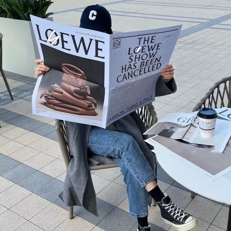 Instagram-Style English Magazine and Newspaper Props for Models to Hold, Used for Influencer Photoshoots, Street Photography, and Decorative Props Instagram-Style English Magazine and Newspaper Props for Models to Hold, Used for Influencer Photoshoots, Street Photography, and Decorative Props