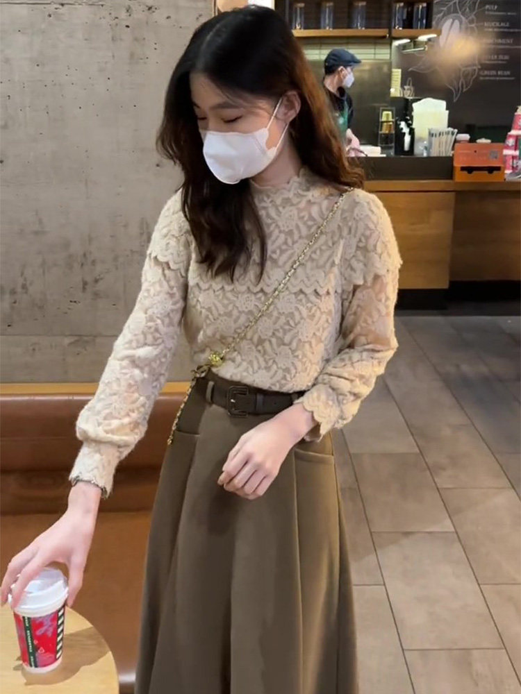 Женская рубашка с кружевным низом во французском стиле, новинка 2025 года, осень и зима, популярный стиль, модный западный стиль, уникальный шикарный маленький рубашечный топ