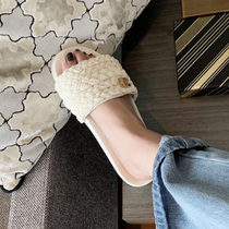 The grass is small and fragrant with a flat slipper upper foot and a good look at the small crowd to have a personality 