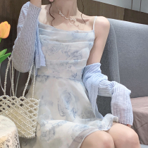 2022 new spring advanced sensational style first love snow spinning small sub-broken flower harnesses one-piece dress Two suits female summer