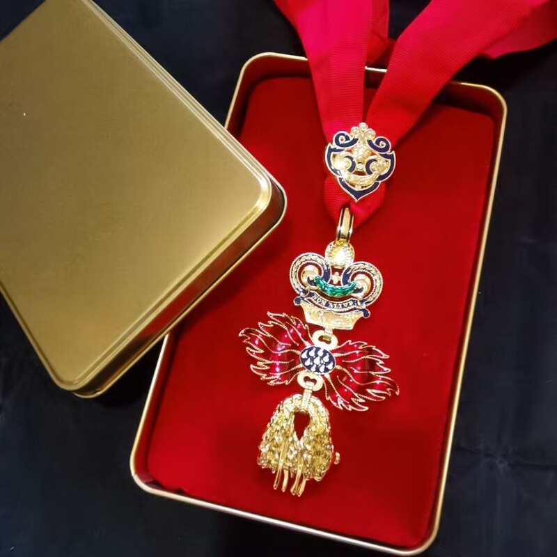 Austro-Hungarian Empire Golden Fleece Badge Prussian Medal Ribbon Medal Commemorative Medal Necklace Gift Box from the Time of World War I