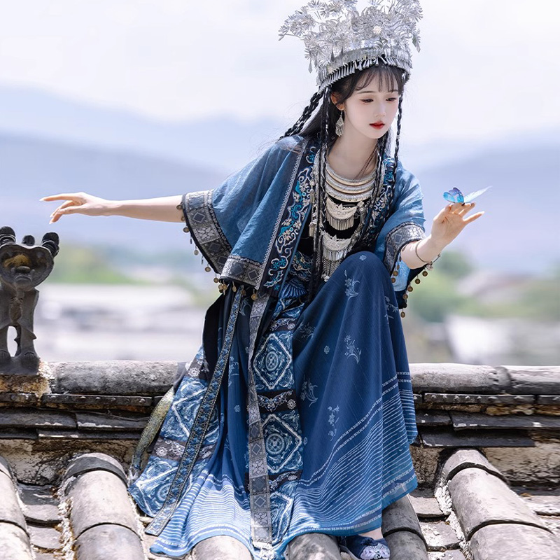 歲月 暗紋織錦對穿交上祆　白黒銀色トップス　明製漢服　苗族苗疆　新中式　着物和服 歲月 暗紋織錦對穿交上祆 白黒銀色トップス 明製漢服 苗族苗疆