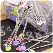 Digging ears and piercing ears pinching ears ear picking tools and old-fashioned adults digging ears and pincers and pucking ears