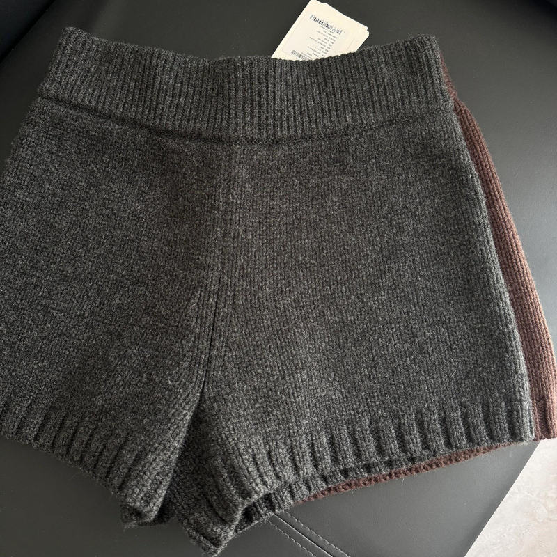 Trendy Gray Knitted Shorts for Women, Autumn and Winter 2026 New Style, Slimming Ultra-Short Casual A-Line Shorts