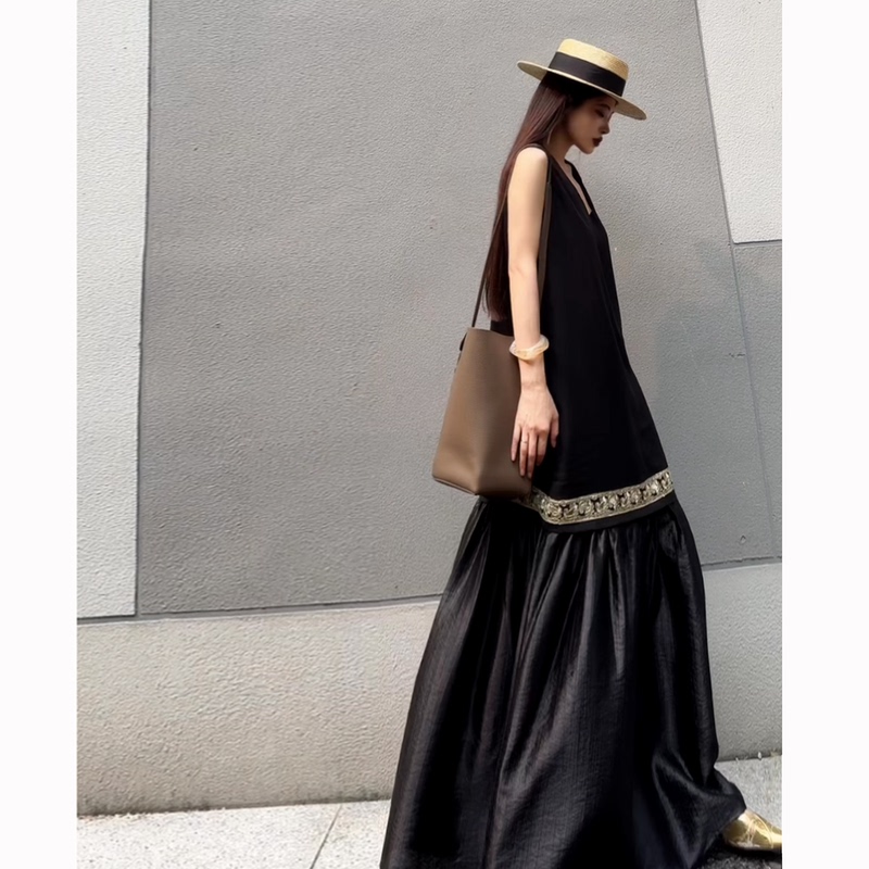 Casual and Sophisticated Patchwork Maxi Tank Dress That Reaches the Ankles, Loose-Fitting, Tummy-Concealing, Slimming, Stylish and Chic Designer Dress Casual and Sophisticated Patchwork Maxi Tank Dress That Reaches the Ankles, Loose-Fitting, Tummy-Concealing, Slimming, Stylish and Chic Designer Dress